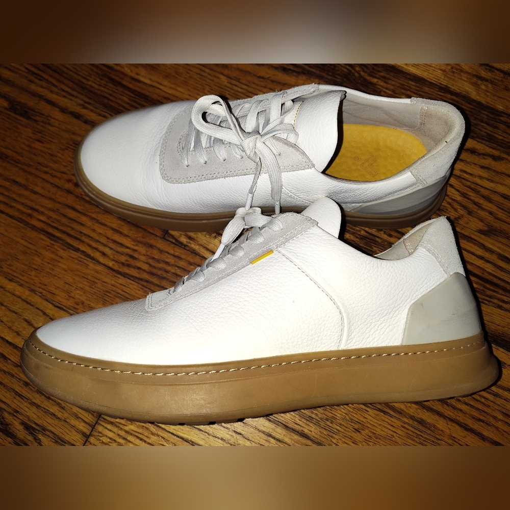 CASCA unixes Avro leather in white gum-an elevated version Mensize 7 women size9